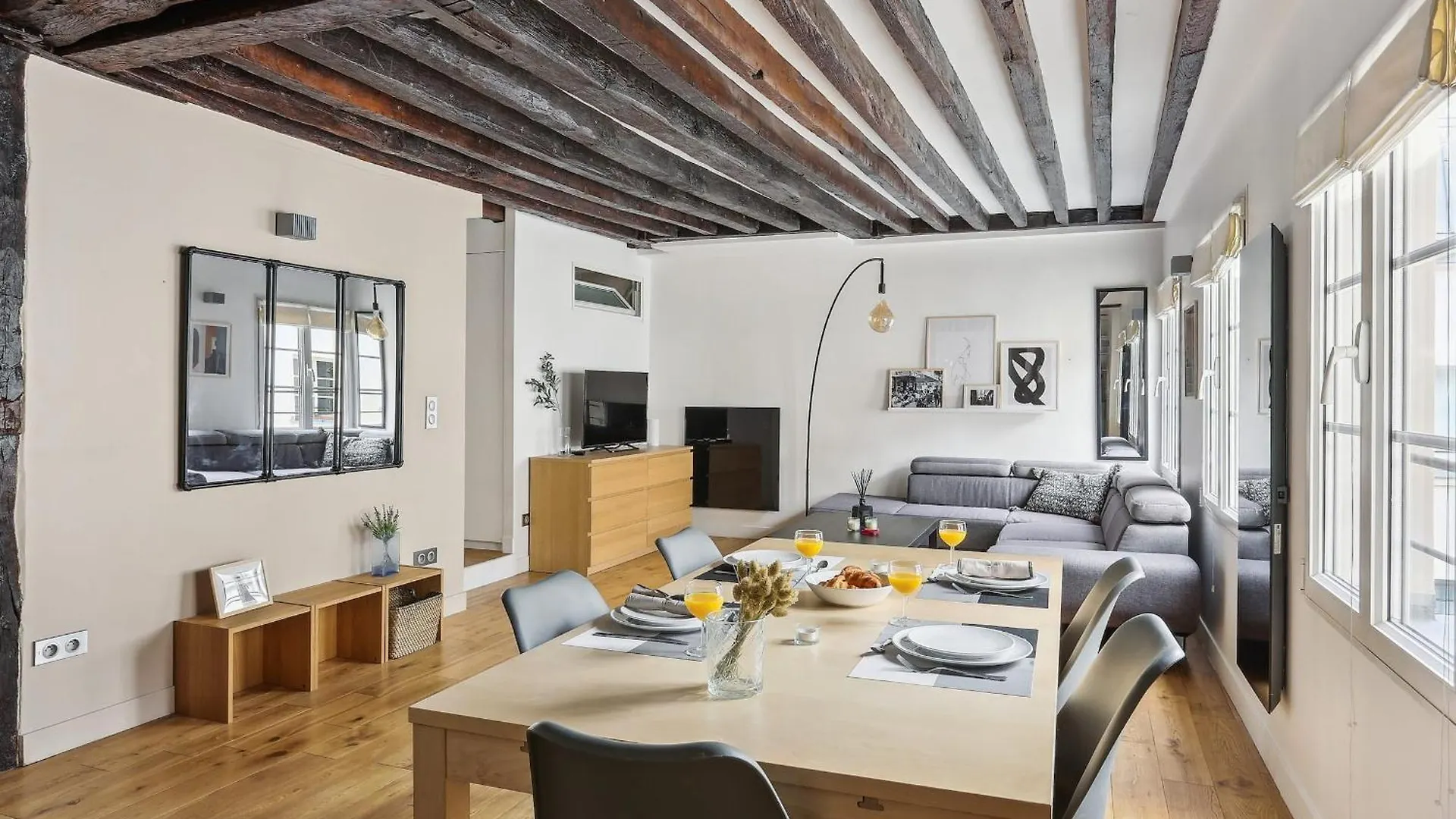 Les Halles & Le Marais - 2Br - Cityapartmentstay Paris Apartment